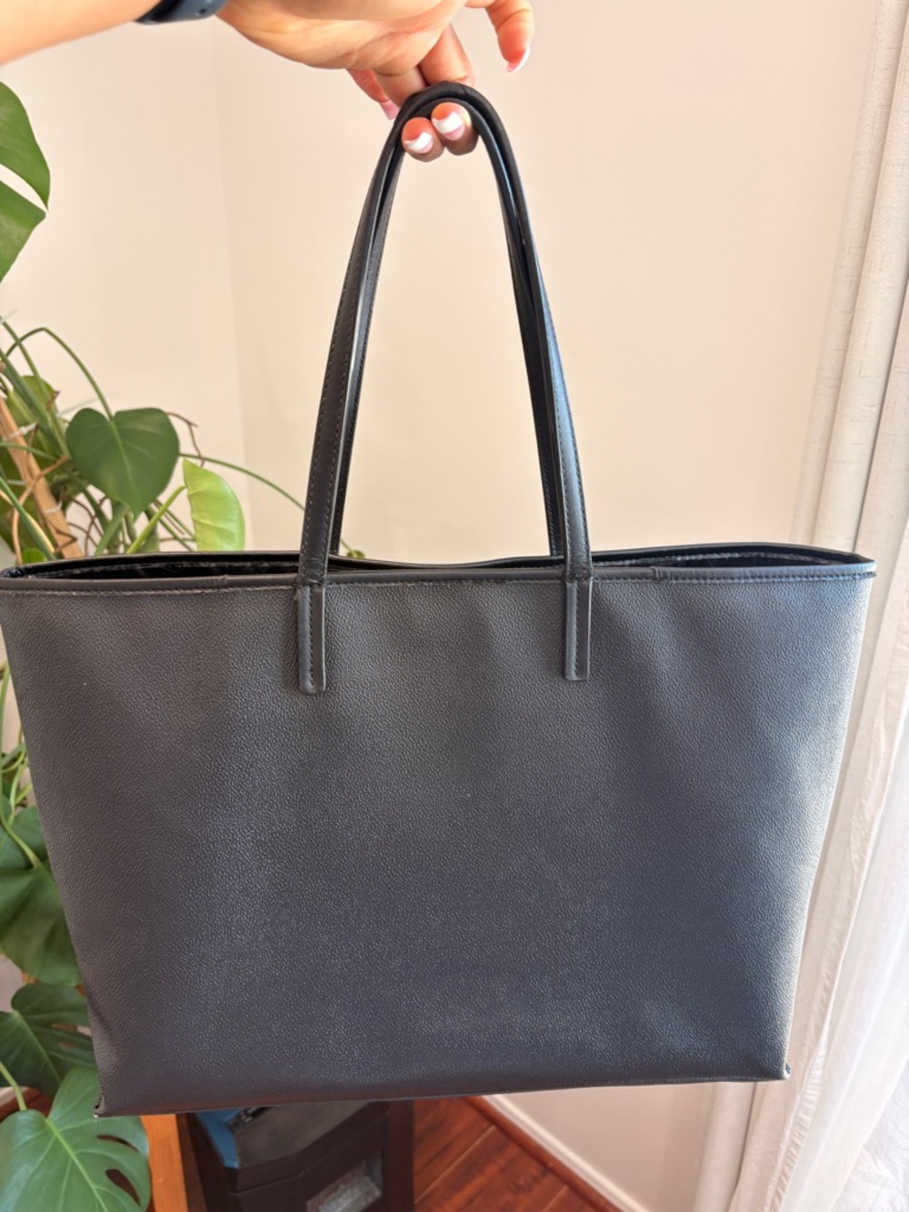 Tory Burch Black Leather Tote with Gold Logo - Picture 3 of 6